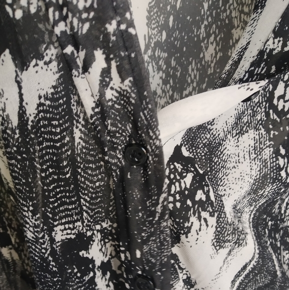 Black and beige chiffon button down top - Picture 3 of 4